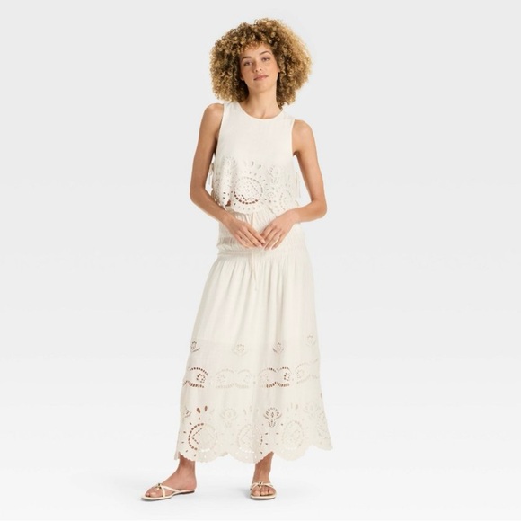 Elegant White Maxi Skirt - Picture 1 of 3